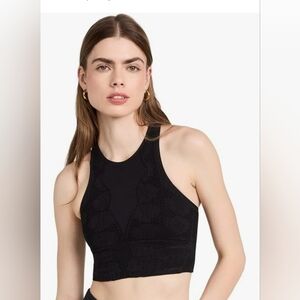 FREE MOVEMENT SPORTS BRA LACE